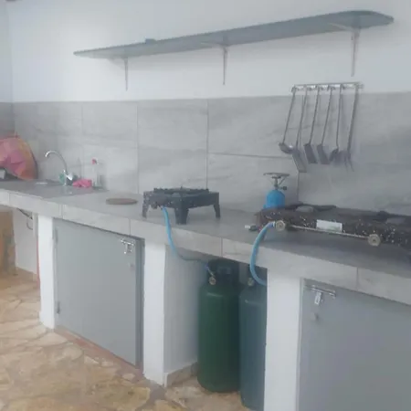 J&b بيت ضيافة ديرمي