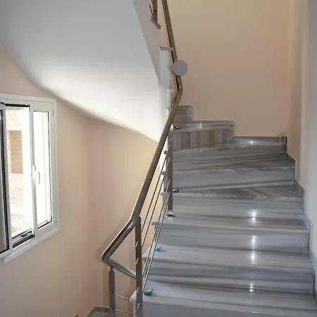 J&b بيت ضيافة ديرمي