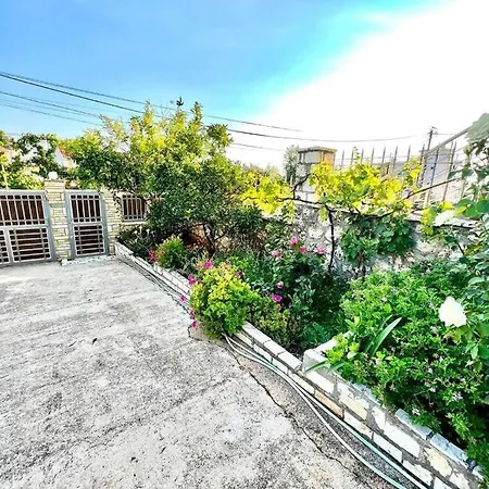 Gasthuis J&b Dhërmi